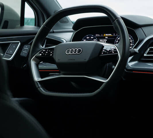 Ауди Q4 e-tron 2024 в Киеве на Automoto.ua Белый Ауди Q4 e-tron, объемом двигателя 0 л и пробегом 21 тыс. км за 34000 $, фото 22 на Automoto.ua
