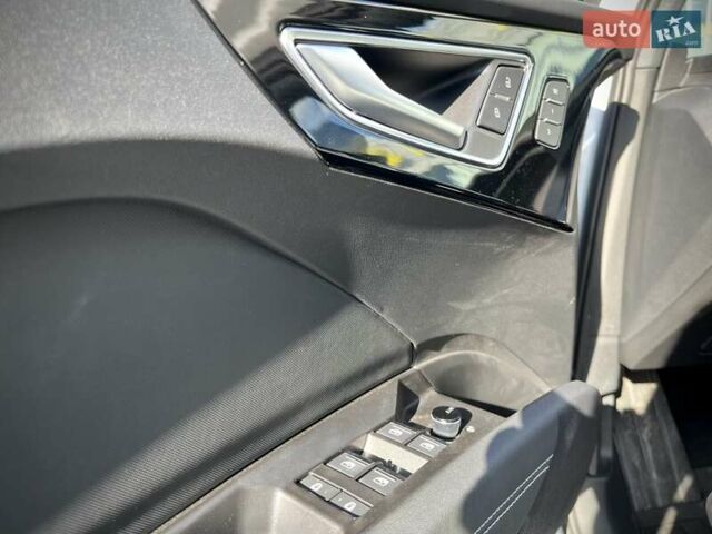 Белый Ауди Q4 e-tron, объемом двигателя 0 л и пробегом 2 тыс. км за 36799 $, фото 35 на Automoto.ua