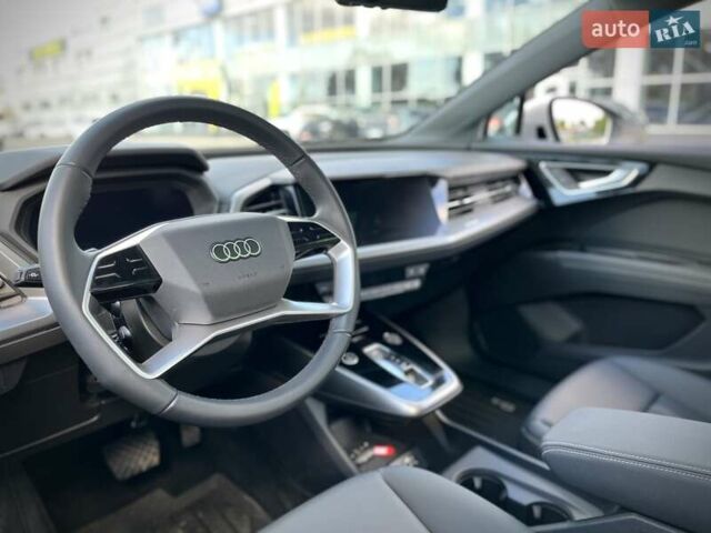 Белый Ауди Q4 e-tron, объемом двигателя 0 л и пробегом 2 тыс. км за 36799 $, фото 24 на Automoto.ua