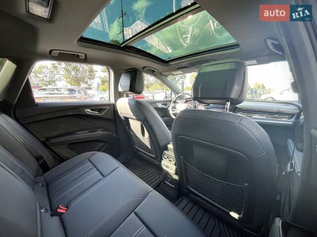 Белый Ауди Q4 e-tron, объемом двигателя 0 л и пробегом 2 тыс. км за 36799 $, фото 34 на Automoto.ua