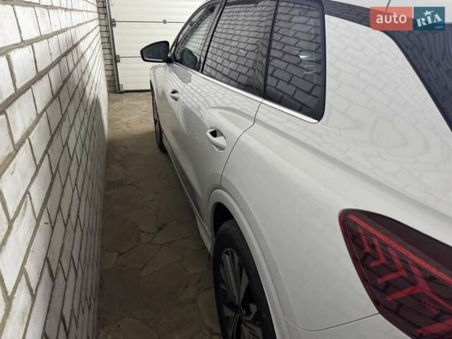 Білий Ауді Q4 e-tron, об'ємом двигуна 0 л та пробігом 12 тис. км за 29800 $, фото 4 на Automoto.ua