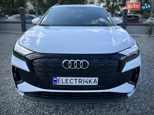 Белый Ауди Q4 e-tron, объемом двигателя 0 л и пробегом 2 тыс. км за 36799 $, фото 16 на Automoto.ua