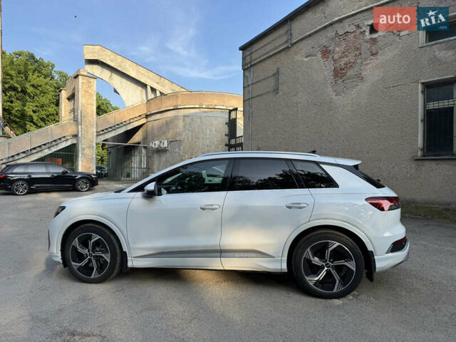 Белый Ауди Q4 e-tron, объемом двигателя 0 л и пробегом 22 тыс. км за 29500 $, фото 3 на Automoto.ua