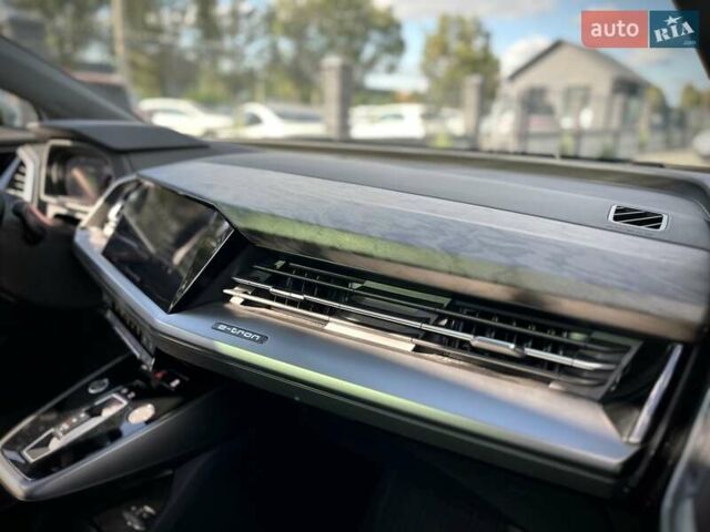 Белый Ауди Q4 e-tron, объемом двигателя 0 л и пробегом 2 тыс. км за 36799 $, фото 29 на Automoto.ua