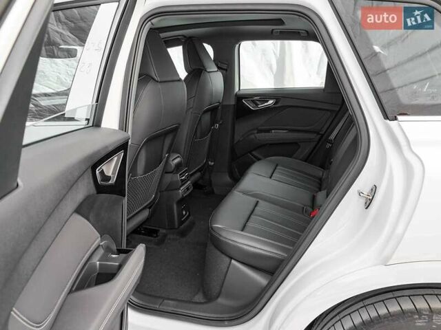 Білий Ауді Q4 e-tron, об'ємом двигуна 0 л та пробігом 1 тис. км за 32500 $, фото 13 на Automoto.ua