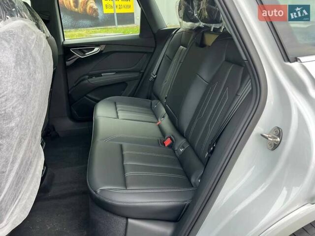 Белый Ауди Q4 e-tron, объемом двигателя 0 л и пробегом 1 тыс. км за 32000 $, фото 12 на Automoto.ua