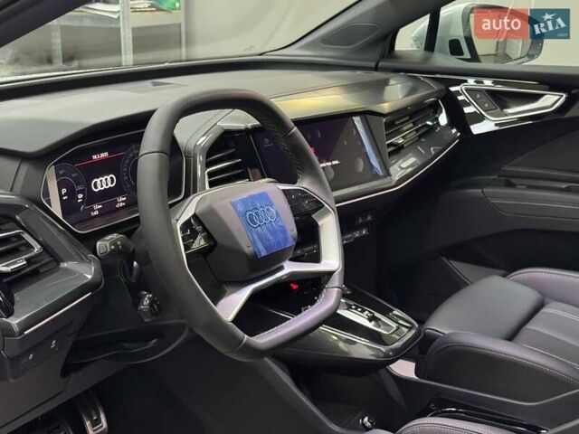 Белый Ауди Q4 e-tron, объемом двигателя 0 л и пробегом 1 тыс. км за 34499 $, фото 10 на Automoto.ua