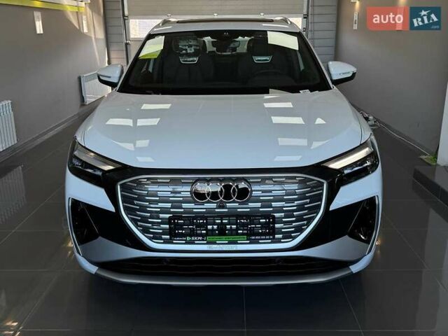 Белый Ауди Q4 e-tron, объемом двигателя 0 л и пробегом 1 тыс. км за 32499 $, фото 1 на Automoto.ua