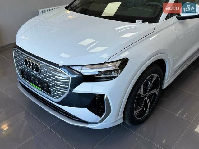 Белый Ауди Q4 e-tron, объемом двигателя 0 л и пробегом 1 тыс. км за 32499 $, фото 2 на Automoto.ua