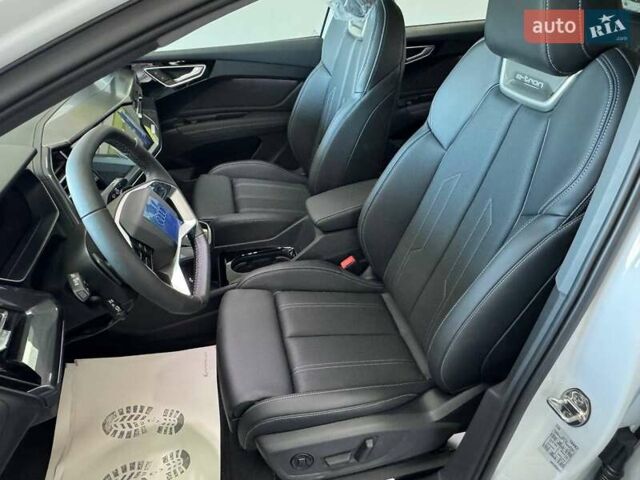 Белый Ауди Q4 e-tron, объемом двигателя 0 л и пробегом 1 тыс. км за 32499 $, фото 7 на Automoto.ua