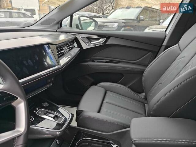 Белый Ауди Q4 e-tron, объемом двигателя 0 л и пробегом 1 тыс. км за 33200 $, фото 26 на Automoto.ua