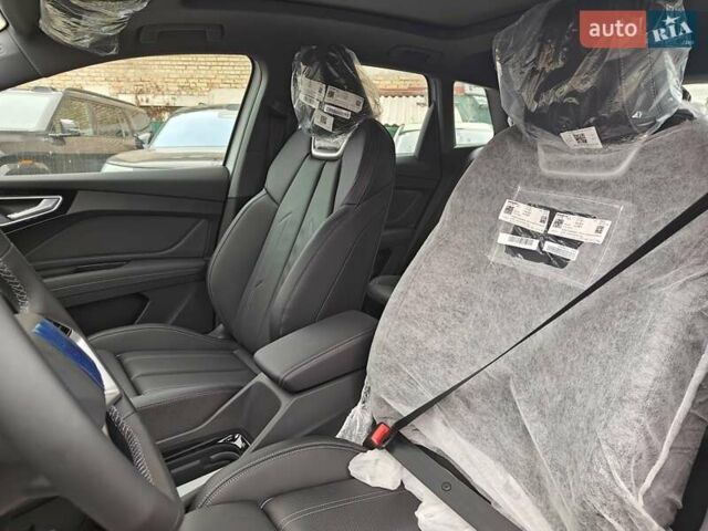 Белый Ауди Q4 e-tron, объемом двигателя 0 л и пробегом 1 тыс. км за 33200 $, фото 25 на Automoto.ua