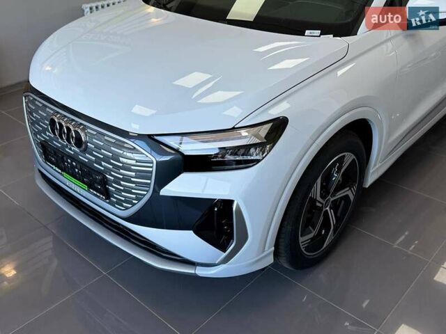 Белый Ауди Q4 e-tron, объемом двигателя 0 л и пробегом 1 тыс. км за 32799 $, фото 1 на Automoto.ua