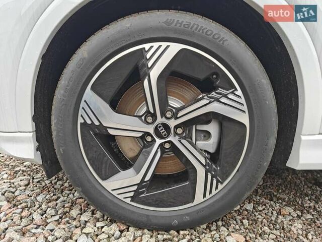 Белый Ауди Q4 e-tron, объемом двигателя 0 л и пробегом 1 тыс. км за 33200 $, фото 5 на Automoto.ua