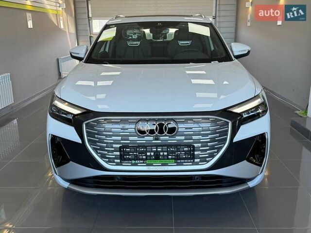 Белый Ауди Q4 e-tron, объемом двигателя 0 л и пробегом 1 тыс. км за 32799 $, фото 2 на Automoto.ua