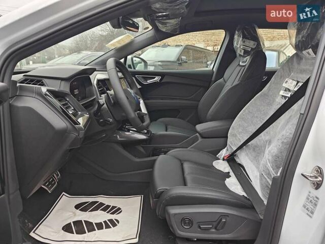 Белый Ауди Q4 e-tron, объемом двигателя 0 л и пробегом 1 тыс. км за 33200 $, фото 19 на Automoto.ua