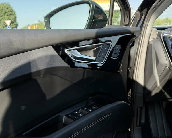 Черный Ауди Q4 e-tron, объемом двигателя 0 л и пробегом 41 тыс. км за 34500 $, фото 13 на Automoto.ua