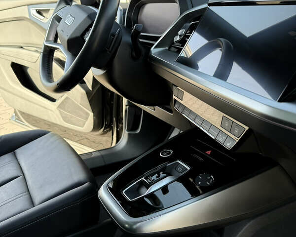 Черный Ауди Q4 e-tron, объемом двигателя 0 л и пробегом 41 тыс. км за 34500 $, фото 14 на Automoto.ua