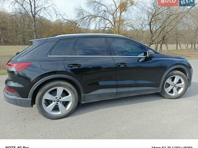 Черный Ауди Q4 e-tron, объемом двигателя 0 л и пробегом 98 тыс. км за 27499 $, фото 1 на Automoto.ua