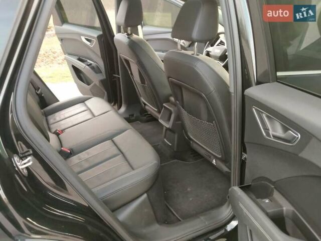 Черный Ауди Q4 e-tron, объемом двигателя 0 л и пробегом 98 тыс. км за 27499 $, фото 14 на Automoto.ua