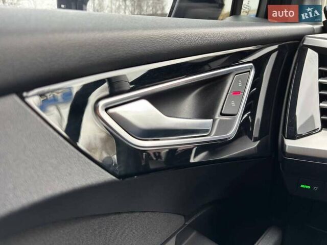 Черный Ауди Q4 e-tron, объемом двигателя 0 л и пробегом 144 тыс. км за 26500 $, фото 4 на Automoto.ua