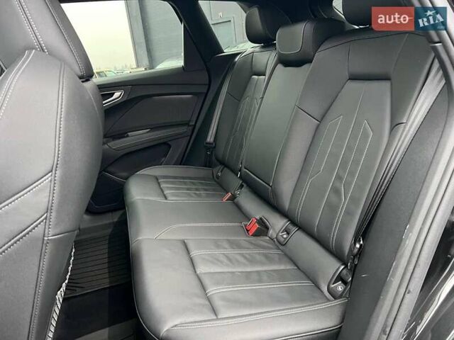 Чорний Ауді Q4 e-tron, об'ємом двигуна 0 л та пробігом 22 тис. км за 35340 $, фото 33 на Automoto.ua