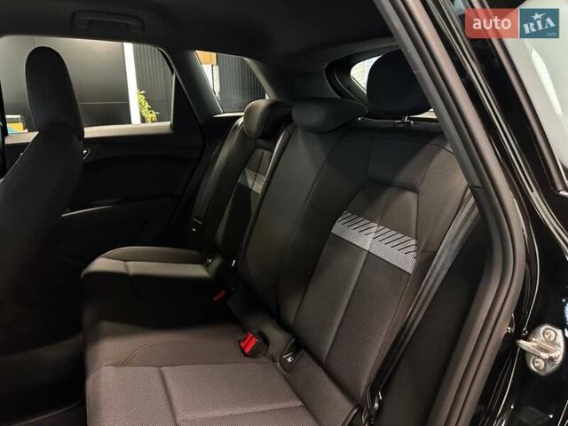 Черный Ауди Q4 e-tron, объемом двигателя 0 л и пробегом 52 тыс. км за 26900 $, фото 29 на Automoto.ua