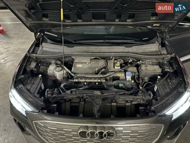 Черный Ауди Q4 e-tron, объемом двигателя 0 л и пробегом 21 тыс. км за 34500 $, фото 4 на Automoto.ua