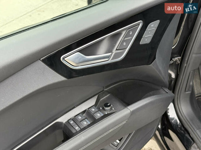 Черный Ауди Q4 e-tron, объемом двигателя 0 л и пробегом 99 тыс. км за 23600 $, фото 53 на Automoto.ua