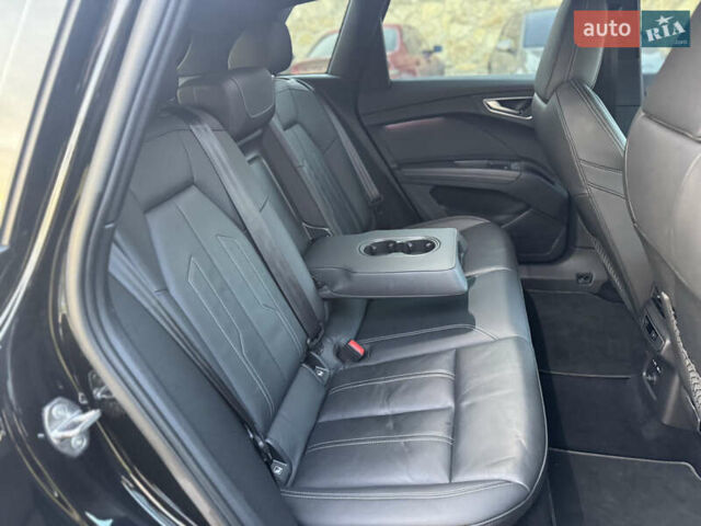 Чорний Ауді Q4 e-tron, об'ємом двигуна 0 л та пробігом 55 тис. км за 28500 $, фото 25 на Automoto.ua