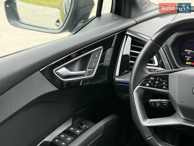 Черный Ауди Q4 e-tron, объемом двигателя 0 л и пробегом 99 тыс. км за 23600 $, фото 47 на Automoto.ua