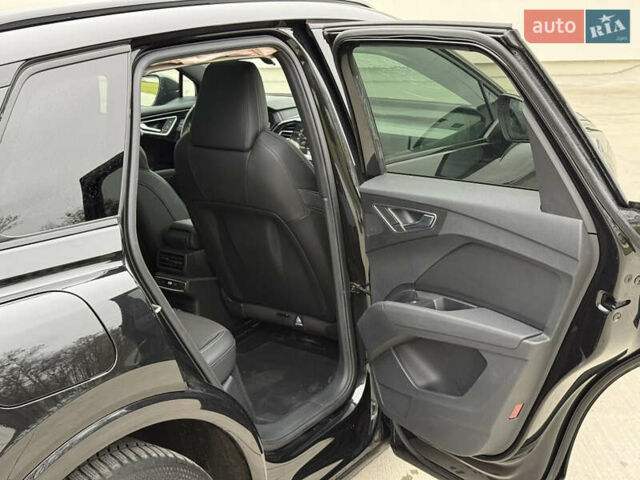 Черный Ауди Q4 e-tron, объемом двигателя 0 л и пробегом 99 тыс. км за 23600 $, фото 102 на Automoto.ua