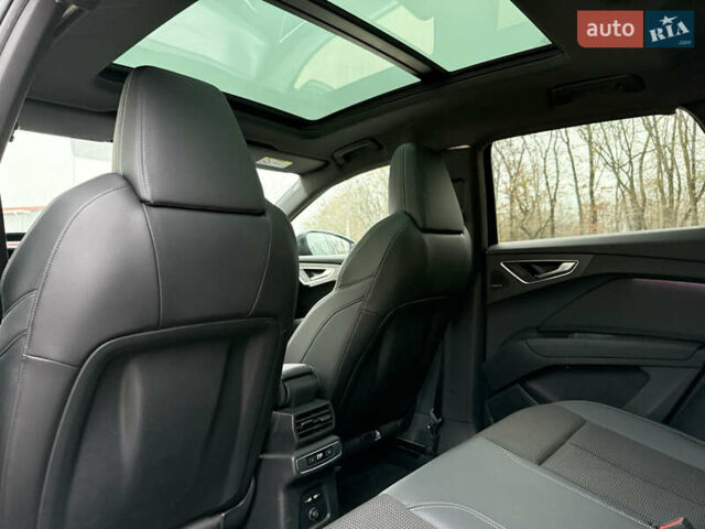 Черный Ауди Q4 e-tron, объемом двигателя 0 л и пробегом 99 тыс. км за 23600 $, фото 97 на Automoto.ua