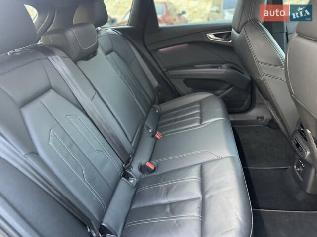 Чорний Ауді Q4 e-tron, об'ємом двигуна 0 л та пробігом 55 тис. км за 28500 $, фото 26 на Automoto.ua