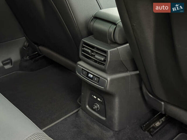 Черный Ауди Q4 e-tron, объемом двигателя 0 л и пробегом 99 тыс. км за 23600 $, фото 101 на Automoto.ua