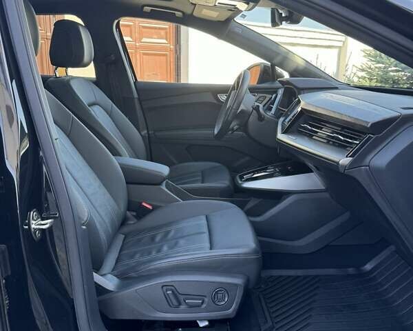 Черный Ауди Q4 e-tron, объемом двигателя 0 л и пробегом 35 тыс. км за 28900 $, фото 17 на Automoto.ua