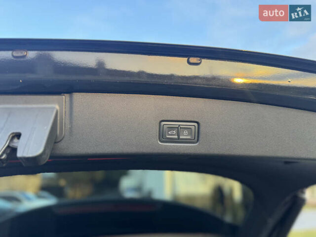 Чорний Ауді Q4 e-tron, об'ємом двигуна 0 л та пробігом 55 тис. км за 28500 $, фото 28 на Automoto.ua