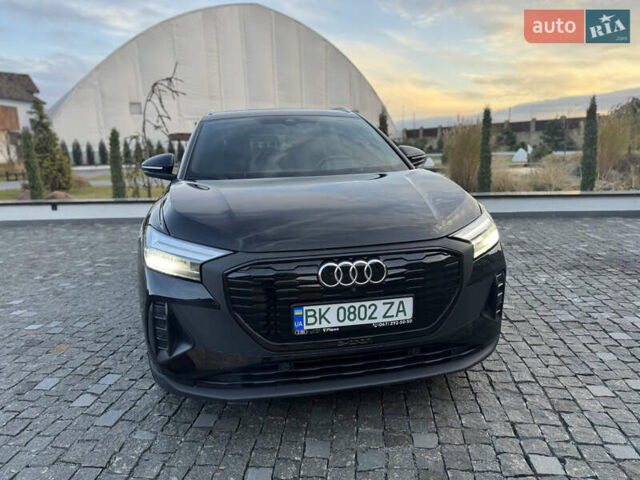 Чорний Ауді Q4 e-tron, об'ємом двигуна 0 л та пробігом 55 тис. км за 28500 $, фото 2 на Automoto.ua