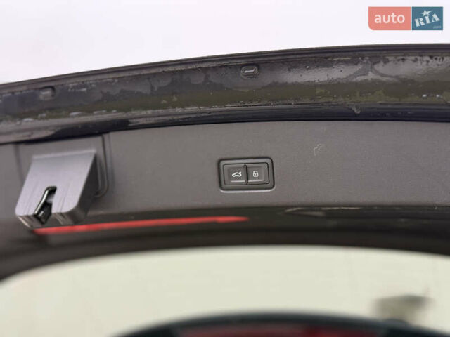 Черный Ауди Q4 e-tron, объемом двигателя 0 л и пробегом 99 тыс. км за 23600 $, фото 104 на Automoto.ua