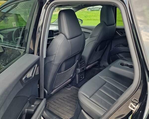 Черный Ауди Q4 e-tron, объемом двигателя 0 л и пробегом 22 тыс. км за 31000 $, фото 17 на Automoto.ua