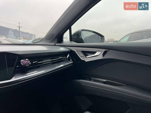 Чорний Ауді Q4 e-tron, об'ємом двигуна 0 л та пробігом 22 тис. км за 35340 $, фото 27 на Automoto.ua