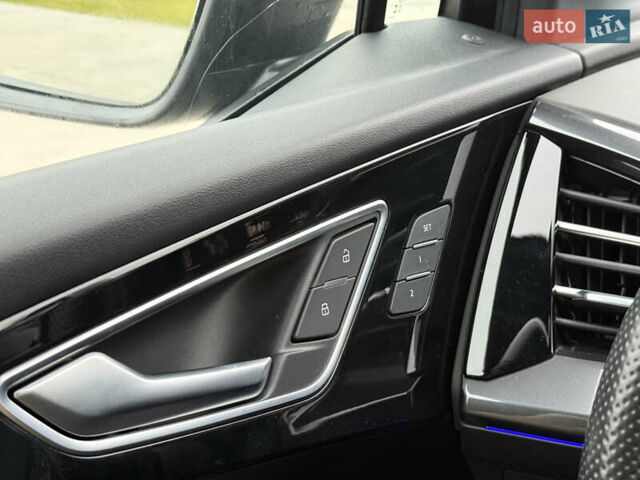 Черный Ауди Q4 e-tron, объемом двигателя 0 л и пробегом 99 тыс. км за 23600 $, фото 75 на Automoto.ua
