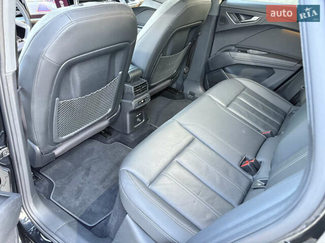 Черный Ауди Q4 e-tron, объемом двигателя 0 л и пробегом 16 тыс. км за 31000 $, фото 3 на Automoto.ua