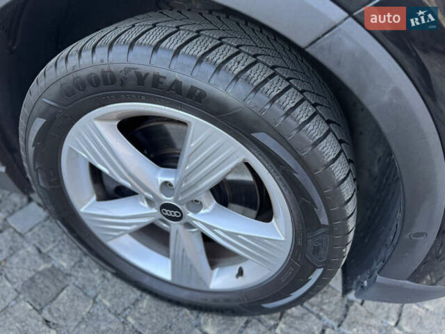 Чорний Ауді Q4 e-tron, об'ємом двигуна 0 л та пробігом 55 тис. км за 28500 $, фото 14 на Automoto.ua