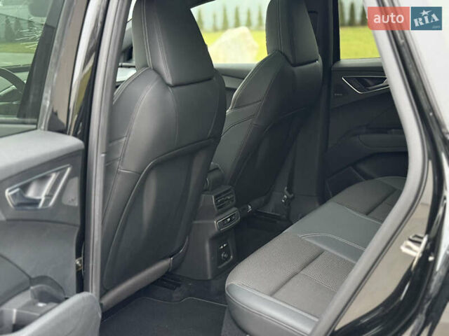 Черный Ауди Q4 e-tron, объемом двигателя 0 л и пробегом 99 тыс. км за 23600 $, фото 95 на Automoto.ua
