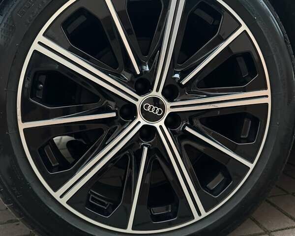 Черный Ауди Q4 e-tron, объемом двигателя 0 л и пробегом 81 тыс. км за 28700 $, фото 19 на Automoto.ua