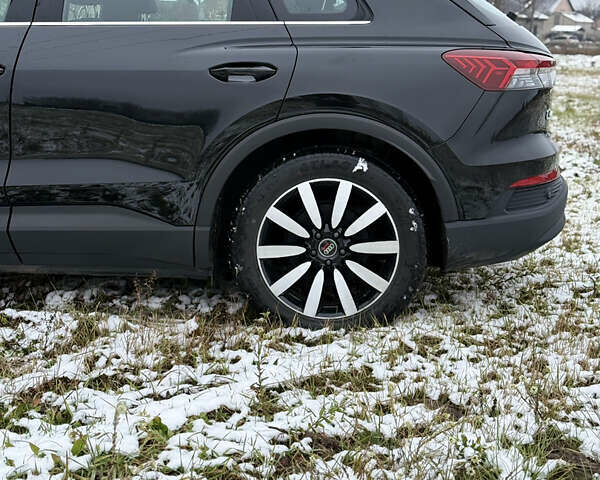 Черный Ауди Q4 e-tron, объемом двигателя 0 л и пробегом 33 тыс. км за 23999 $, фото 9 на Automoto.ua