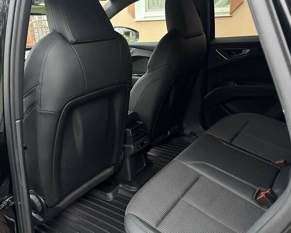 Черный Ауди Q4 e-tron, объемом двигателя 0 л и пробегом 81 тыс. км за 28700 $, фото 16 на Automoto.ua