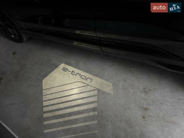 Черный Ауди Q4 e-tron, объемом двигателя 0 л и пробегом 81 тыс. км за 28700 $, фото 20 на Automoto.ua