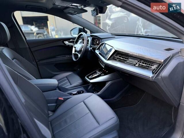 Чорний Ауді Q4 e-tron, об'ємом двигуна 0 л та пробігом 1 тис. км за 30999 $, фото 73 на Automoto.ua